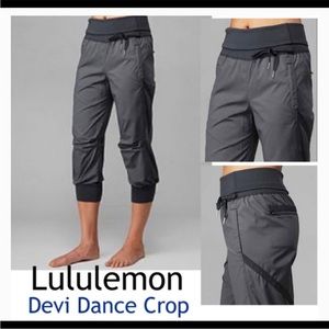95. Lululemon grey Devi dance crop sz 10